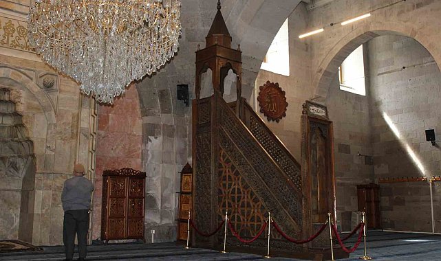 900 yıllık minber ilk günkü gibi ihtişamını koruyor