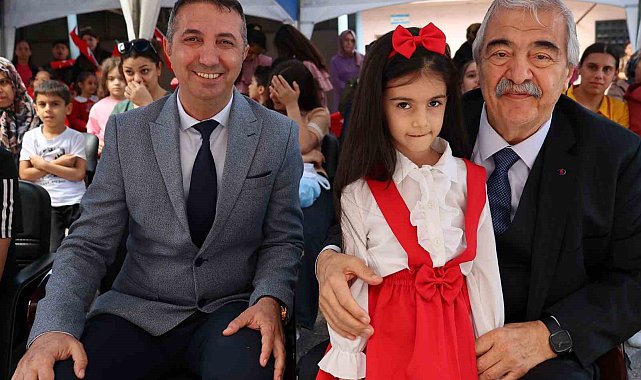 Abdulkadir Konukoğlu mezun olduğu ilkokulda