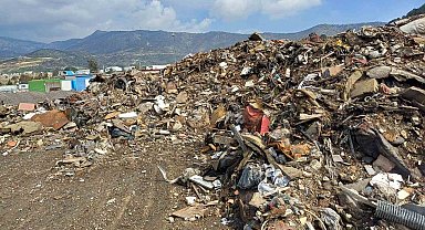 Açık alana çöp döken Bayraklı Belediyesine 3.7 milyon lira ceza