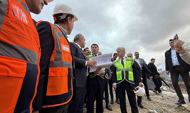 Adalet Bakanı Tunç, Sakarya Adalet Sarayı inşaatında incelemelerde bulundu