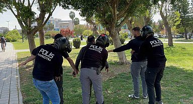 Adana'da park ve sokaklarda uyuşturucu içen 55 şahıs yakalandı