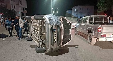 Adıyaman'da iki hafif ticari araç çarpıştı: 4 yaralı