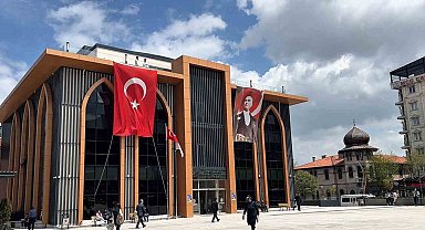 Afyonkarahisar'da gençlere sıcak çay, kadınlara destek