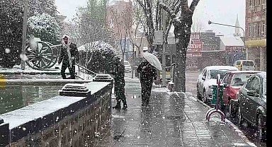 Afyonkarahisar'da kar yağışı etkisini kaybetti