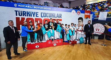 Afyonkarahisarlı minik karatecilerden büyük başarı