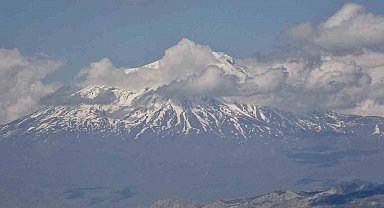 Ağrı Dağı göz kamaştıran manzarasıyla dikkat çekiyor