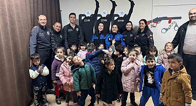 Ağrı'da öğrencilerden polis teşkilatına anlamlı ziyaret