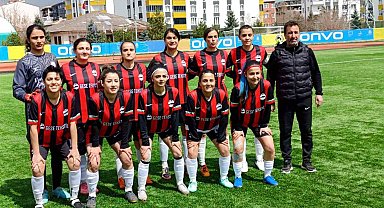 Ağrılı iş insanı Cemal Kaya'dan kadın futboluna anlamlı destek