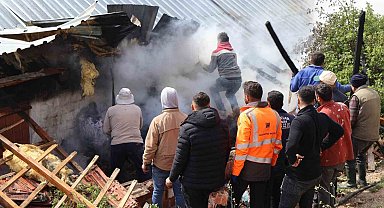 Ahırda çıkan yangın paniğe neden oldu