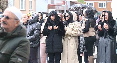 Ailesi cenazeyi kabul etmedi, evinde ölü bulunan dansçı Sakarya'da defnedildi