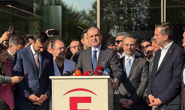 AK Parti Sözcüsü Ömer Çelik, Sırrı Süreyya Önder'i hastanede ziyaret etti