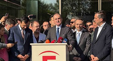 AK Parti Sözcüsü Ömer Çelik, Sırrı Süreyya Önder'i hastanede ziyaret etti