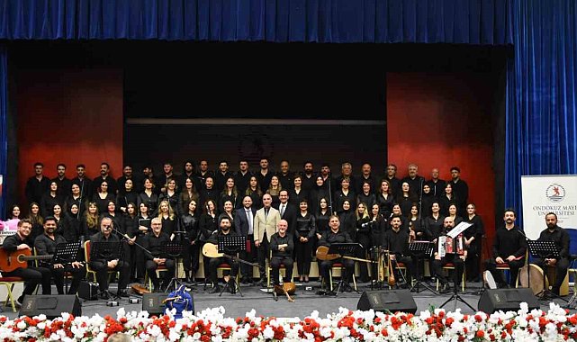 Akademisyenlerden sahne performansı