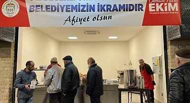 Akçaabat'ta pazarcı esnafına sıcak çorba ikramı
