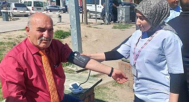 Akçadağ'da öğrenciler, halkın şeker ve tansiyonunu ölçtü