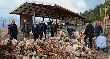 Akçatı'da imece usulüyle çok amaçlı spor salonu yapılıyor