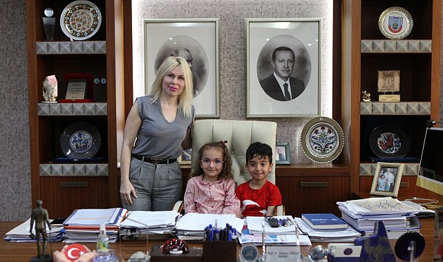 Akdeniz Üniversitesi Rektörü, koltuğunu çocuklara devretti