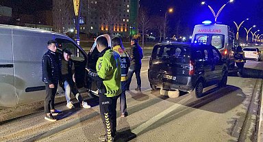 Aksaray'da 2 hafif ticari araç çarpıştı: 1 yaralı