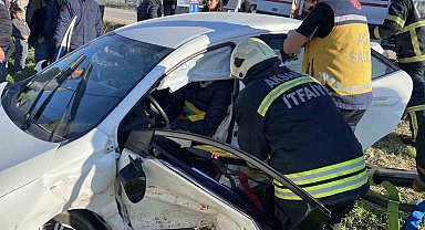 Aksaray'da iki otomobil çarpıştı: 1'i ağır 4 yaralı