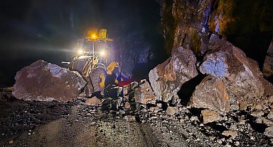 Alanya'da heyelan nedeniyle kapanan yol açıldı