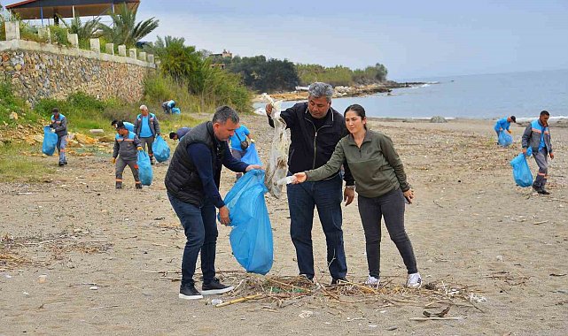 Alanya'da kum zambakları ile caretta carettaların yaşam sahaları temizlendi