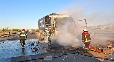 Alev alan tır itfaiye tarafından söndürüldü
