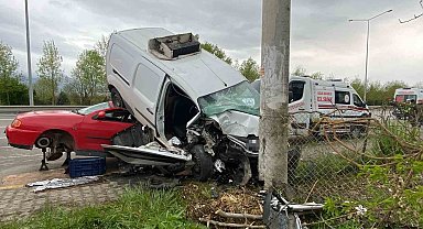 Alkollü sürücü tamire bırakılan otomobilin üstüne uçtu: 3 yaralı