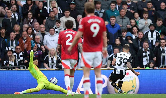 Altay Bayındır, Premier Lig'de ilk kez oynadı
