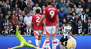 Altay Bayındır, Premier Lig'de ilk kez oynadı