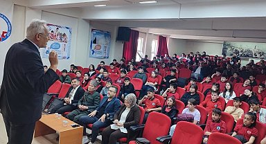 Altıntaş'ta "Kurtuluştan Egemenliğe" temalı çocuk söyleşisi