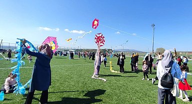 Altıntaş'ta uçurtma şenliği