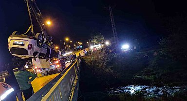 Amasya'da otomobil çay kenarına uçtu: 5 yaralı