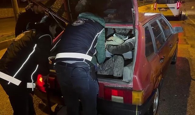 Amasya'da otomobilde 6 kaçak göçmen yakalandı