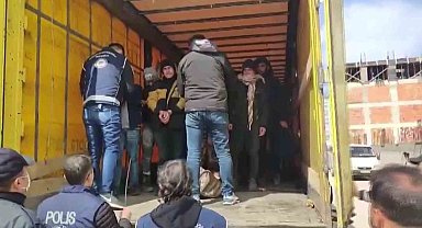 Amasya'da tırda 10 kaçak göçmen yakalandı