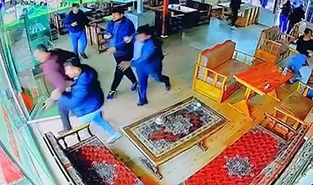 Amasya'da vatandaşların depremde kafeden kaçtığı anlar kamerada