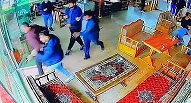 Amasya'da vatandaşların depremde kafeden kaçtığı anlar kamerada