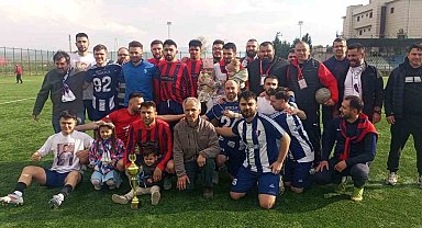 Amatör lig maçında sahada başlayan kavga saha dışına taştı