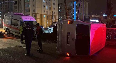 Ambulans ile minibüs çarpıştı: 5 yaralı