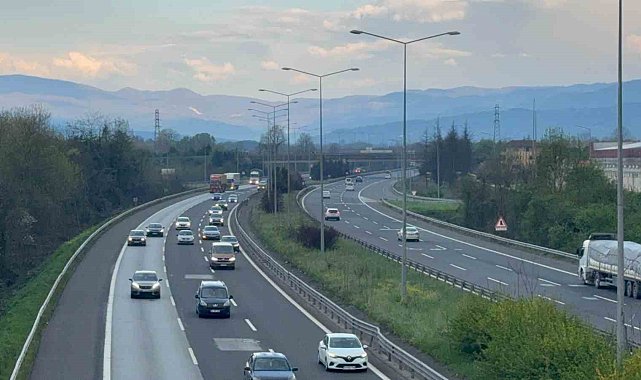 Anadolu Otoyolu'nda dönüş yoğunluğu başladı