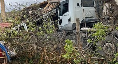 Ankara'da beton mikseri müstakil eve çarptı