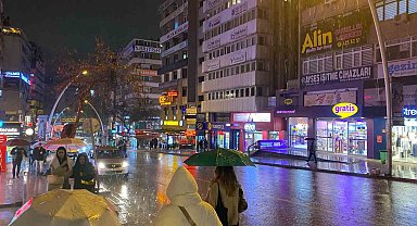 Ankara'da dolu yağışı etkili oldu