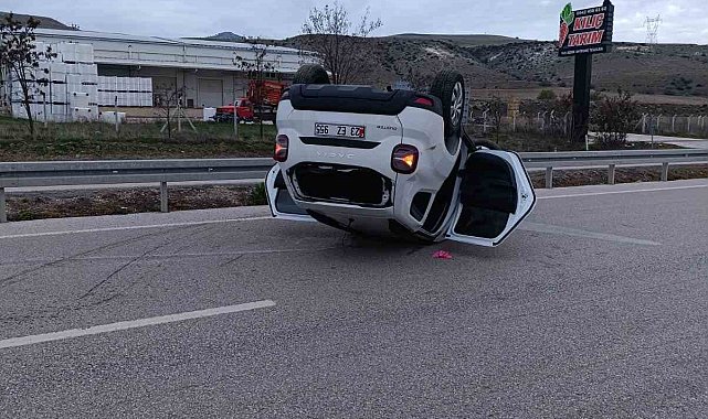 Ankara'da kontrolden çıkan otomobil takla attı: 3 yaralı