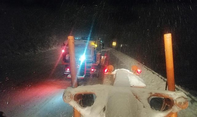Antalya-Konya karayolunda kar yağışı etkili oldu: Kar kalınlığı yer yer 10 santimetreye ulaştı
