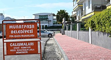 Antalya Muratpaşa'da kaldırım çalışmalarına devam