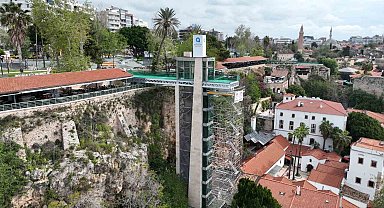 Antalya Yat Limanı'ndaki asansörde bakım onarım çalışması