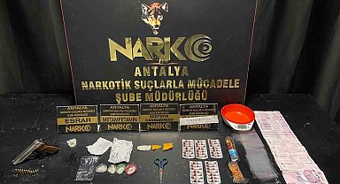 Antalya'da 150 polis ve 4 narkotik köpeği ile eş zamanlı uyuşturucu operasyonu: 12 gözaltı