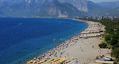 Antalya'da bayram tatiline yağmur engeli