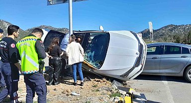 Antalya'da trafik kazası: 2 yaralı