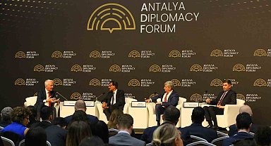 Antalya'da zorunlu göç masaya yatırıldı: "Çocuklar umudunu yitiriyor, geri dönüş güvenliğe bağlı"