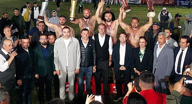 Antalya'da Gazipaşa güreşcisi sezona altın kemerle başladı